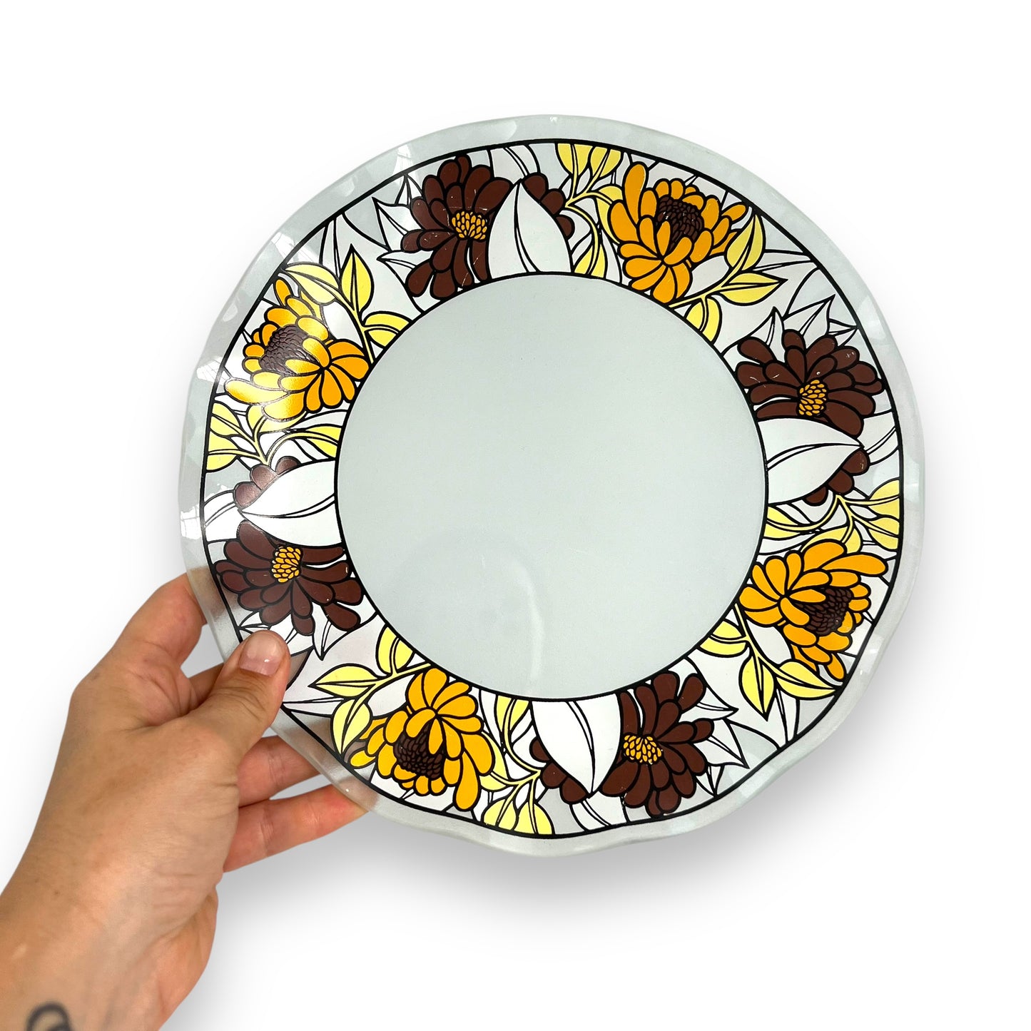 Ripple edge glass plate with yellow, brown and white flower pattern