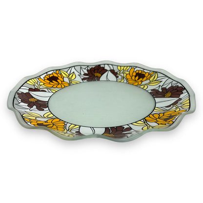 Ripple edge glass plate with yellow, brown and white flower pattern