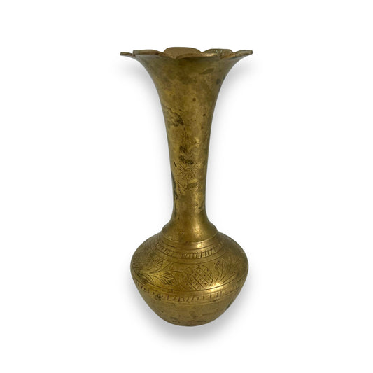 Brass vase with scalloped edge rim