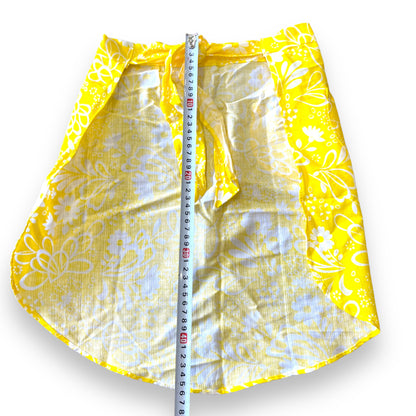 Retro yellow flower patterned tie back half apron